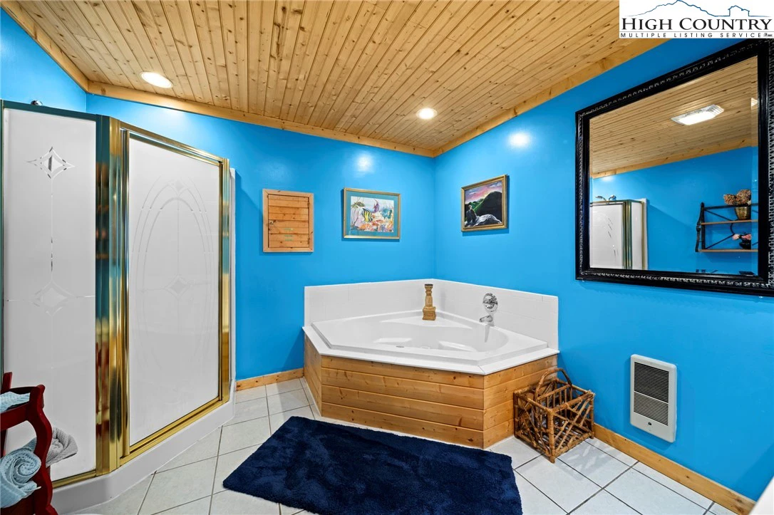 Image number 15 for the current listing