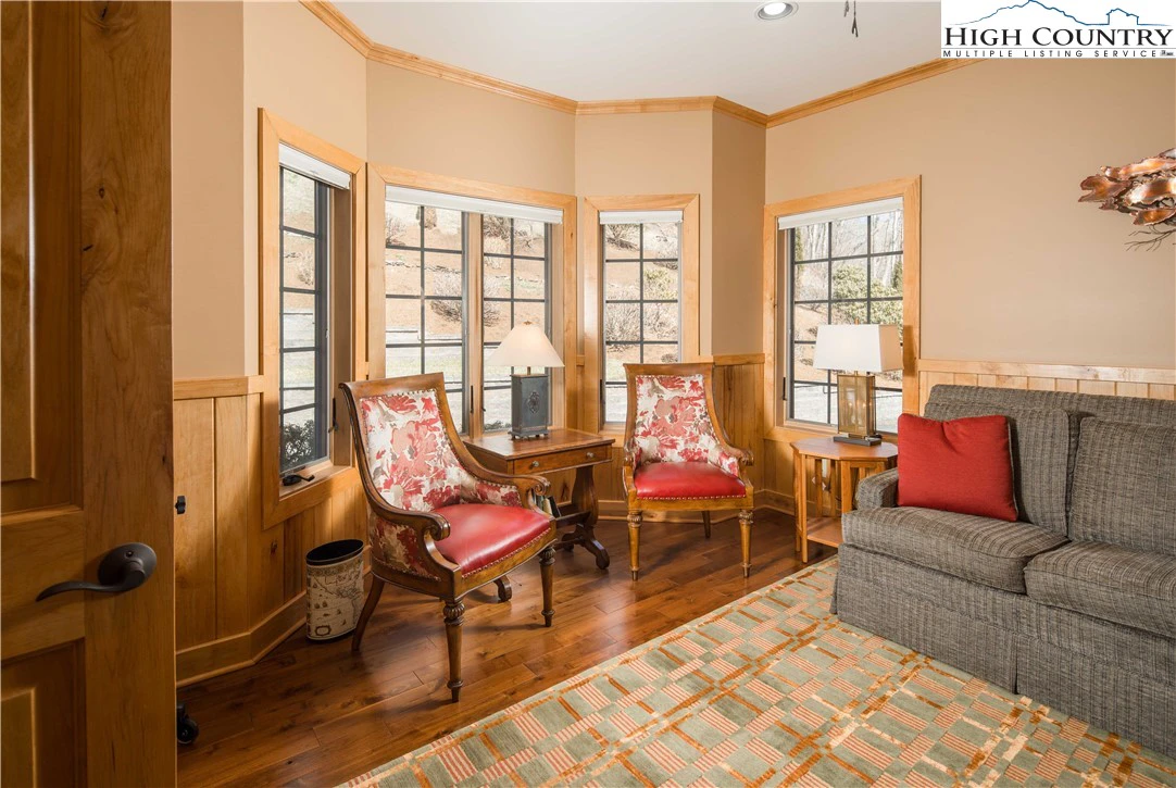 Image number 3 for the current listing