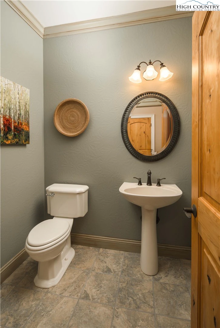 Image number 4 for the current listing