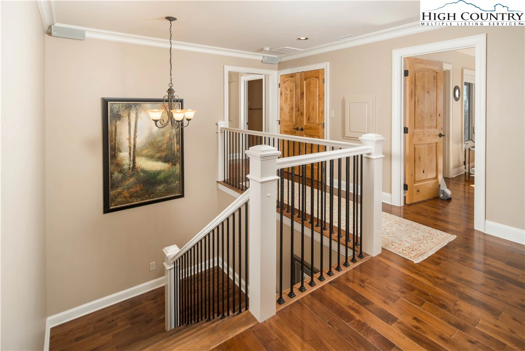 Image number 5 for the current listing