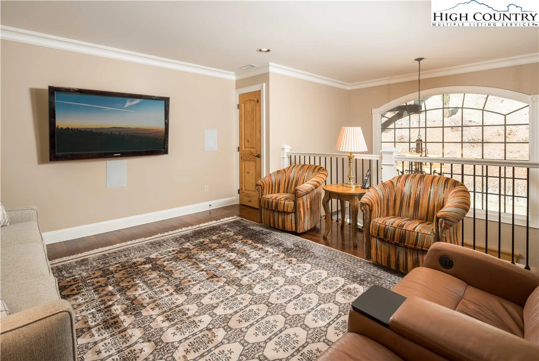 Image number 6 for the current listing