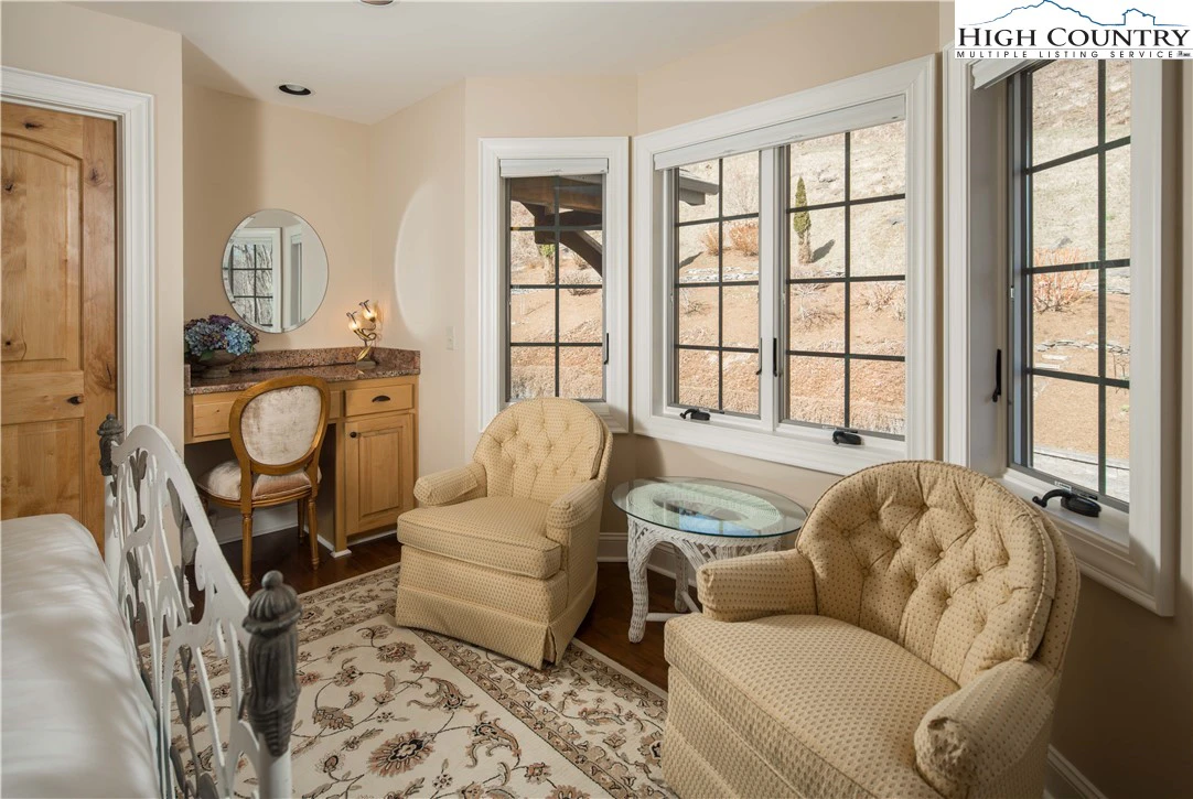 Image number 12 for the current listing
