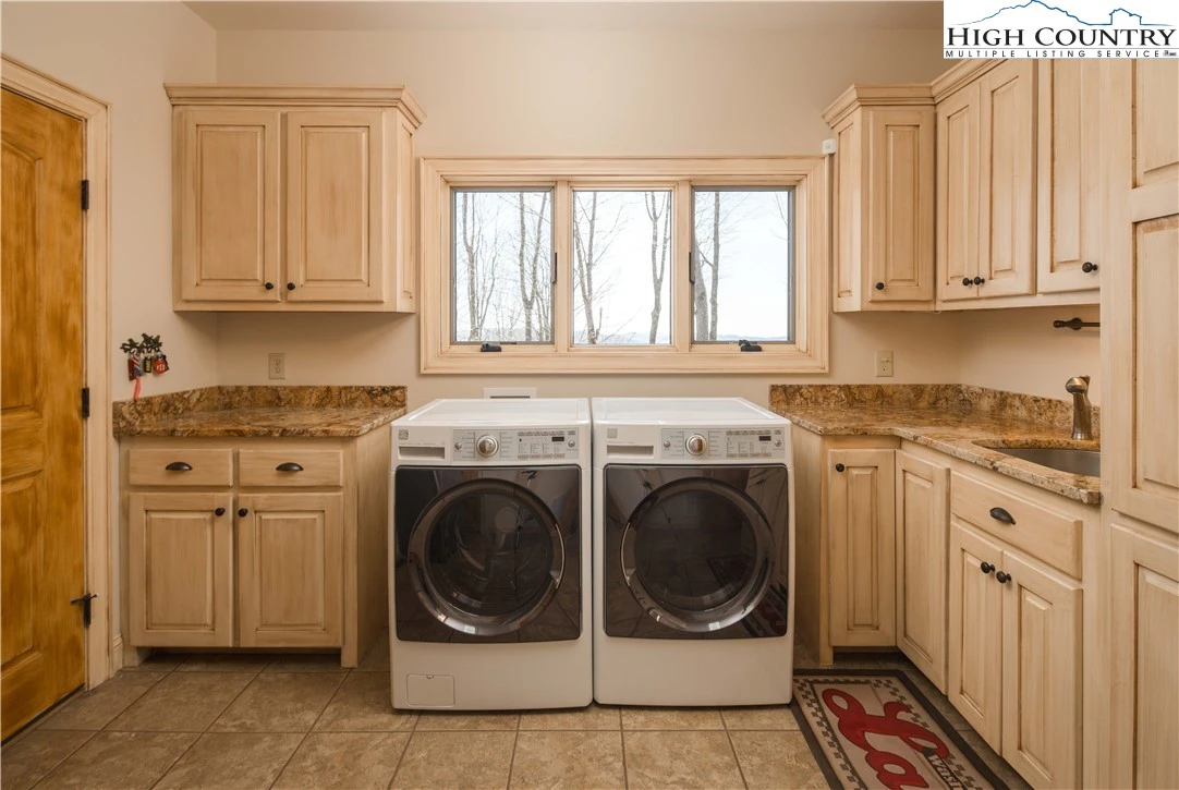 Image number 2 for the current listing