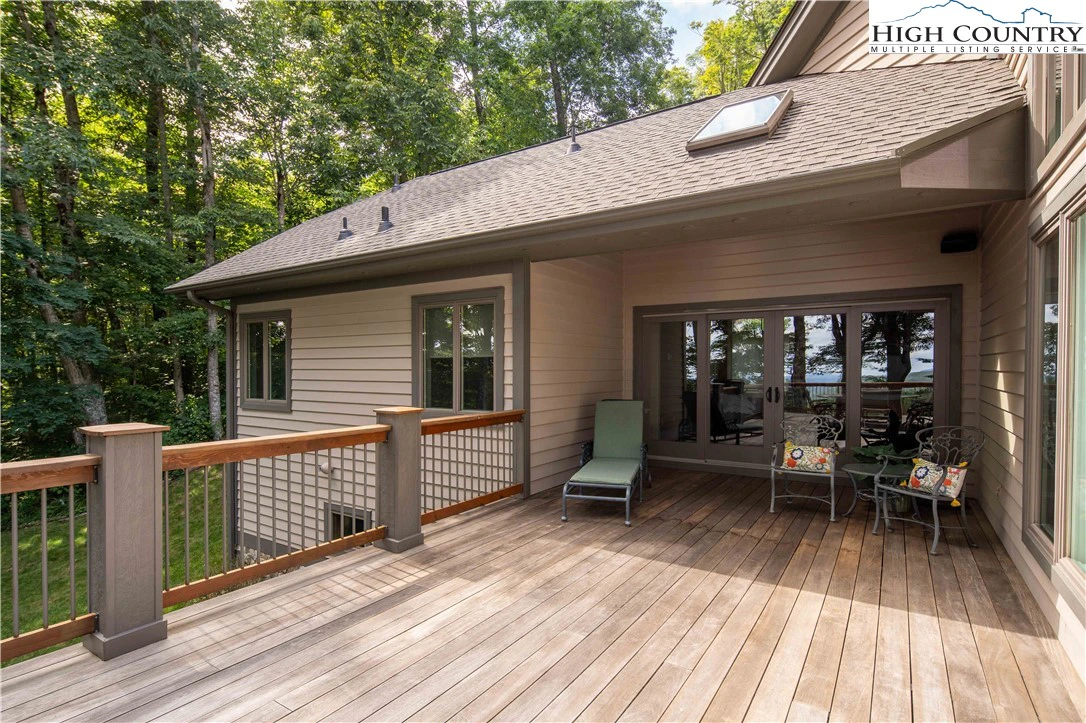 Image number 19 for the current listing
