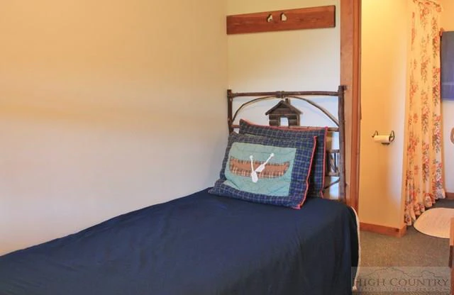 Image number 8 for the current listing