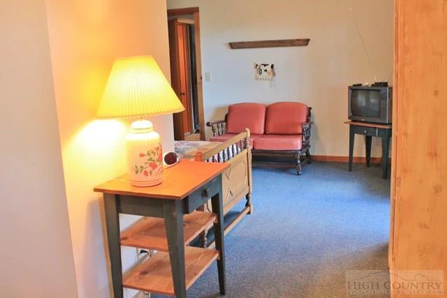 Image number 9 for the current listing