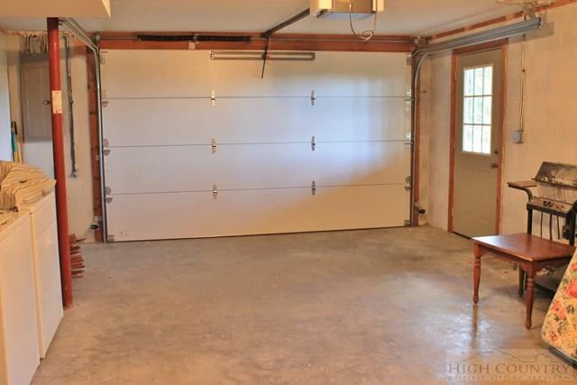 Image number 11 for the current listing