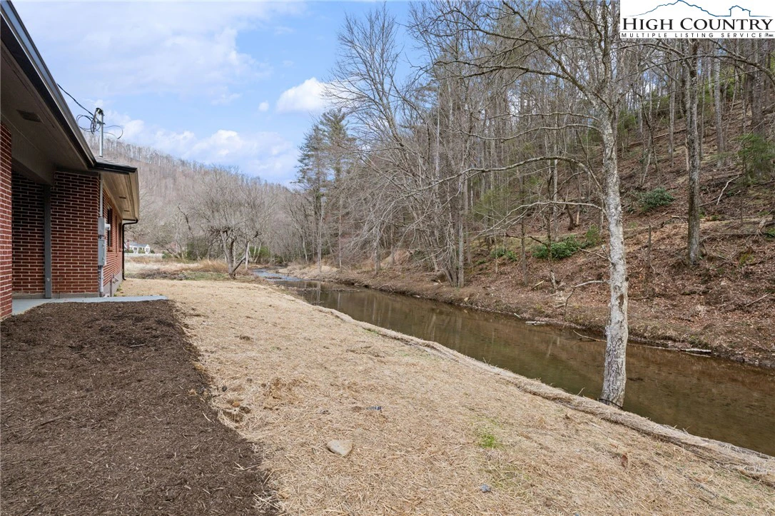 Image number 8 for the current listing