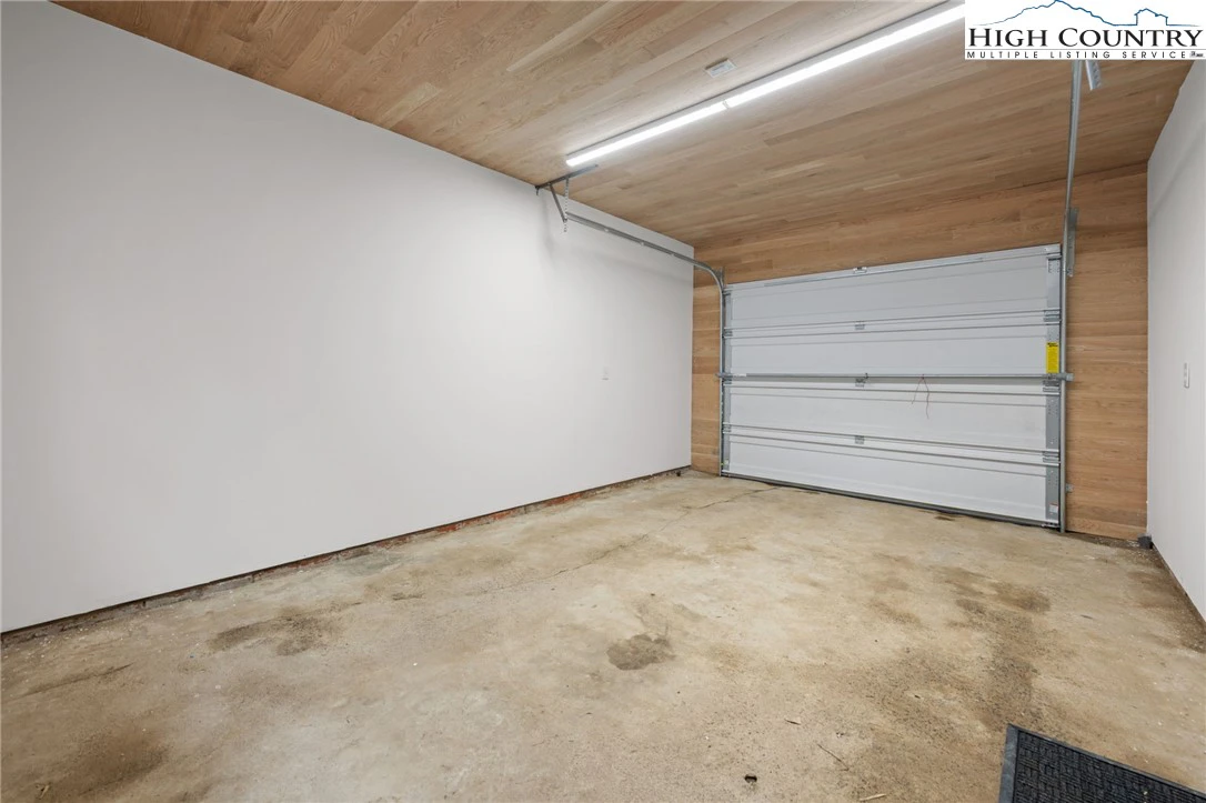 Image number 12 for the current listing