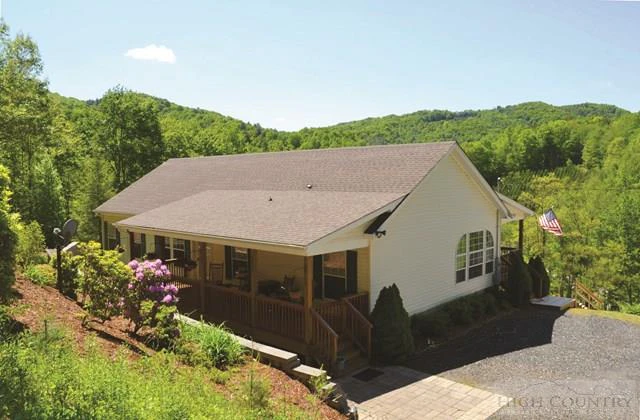 Image number 1 for the current listing