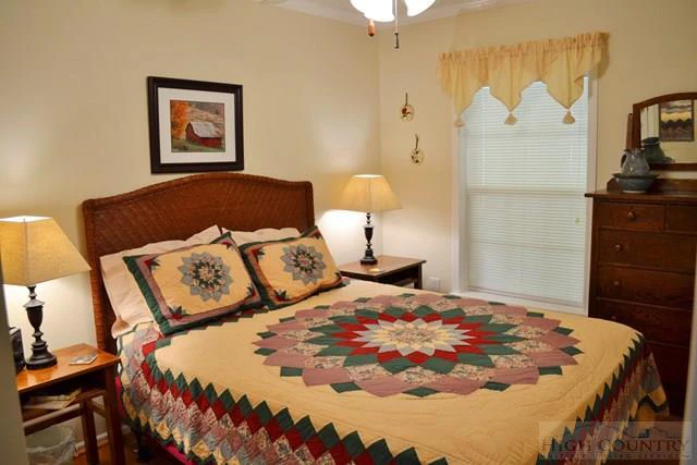 Image number 13 for the current listing