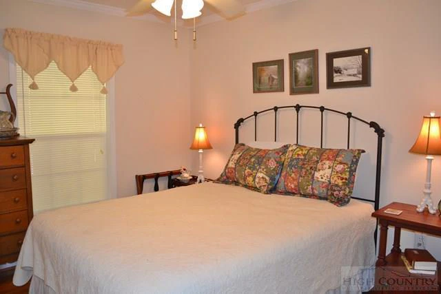 Image number 2 for the current listing