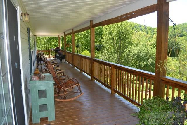 Image number 11 for the current listing