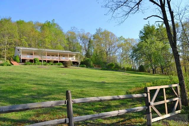 Image number 3 for the current listing