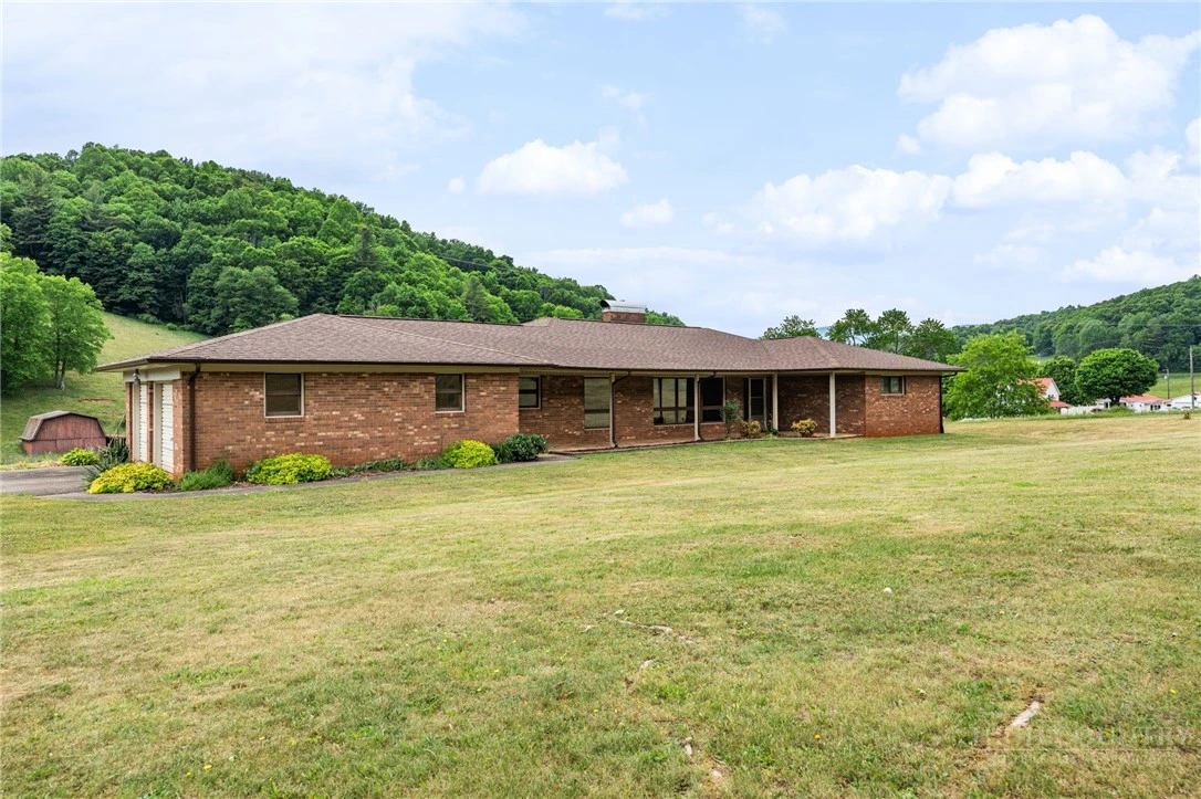 Image number 1 for the current listing