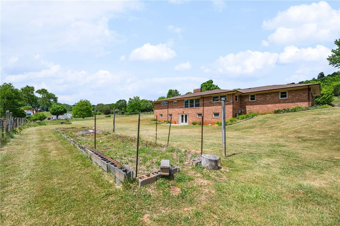 Image number 8 for the current listing
