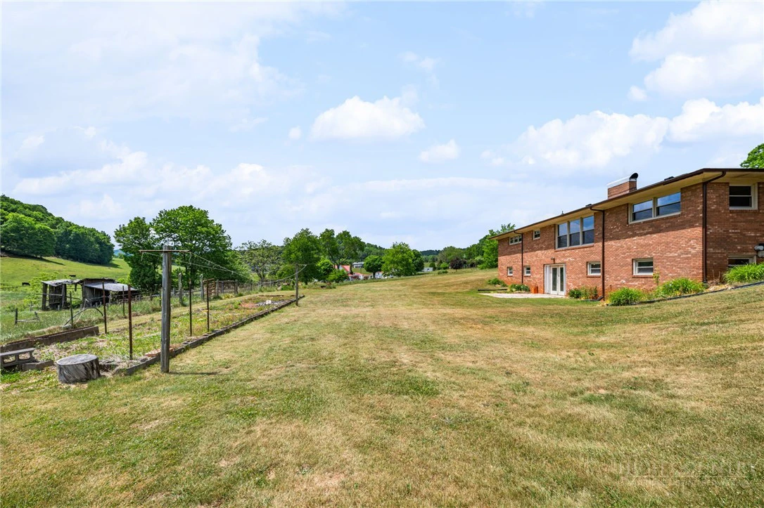 Image number 9 for the current listing