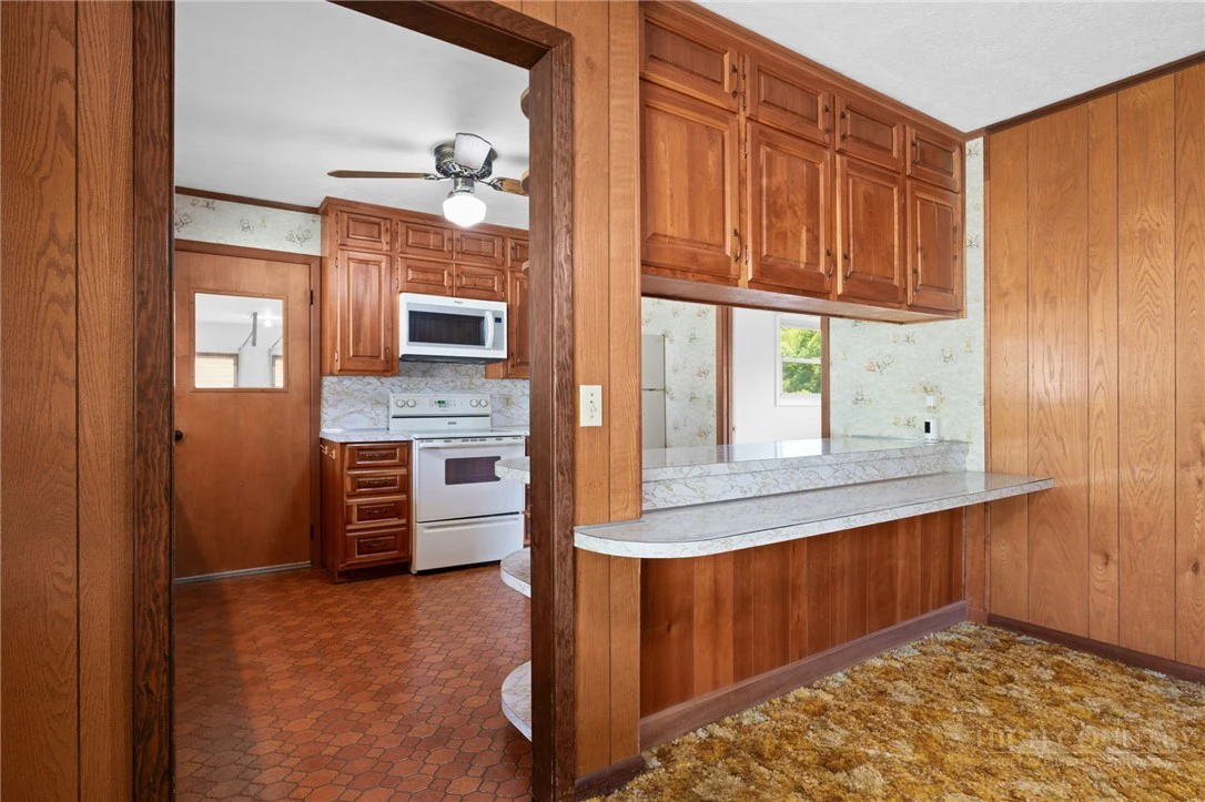Image number 14 for the current listing