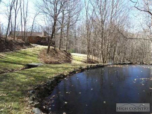 Image number 28 for the current listing