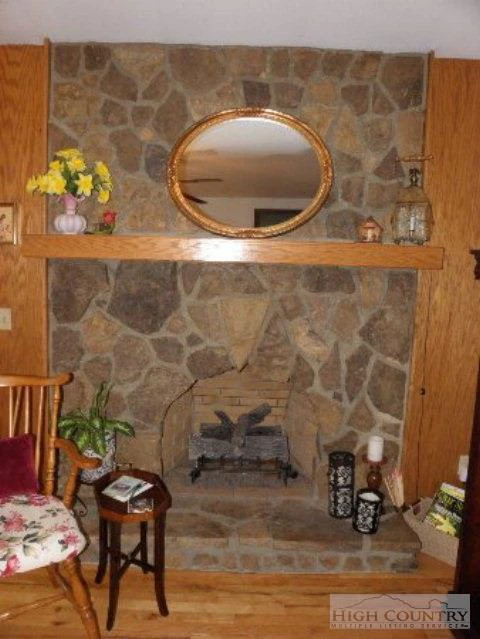 Image number 21 for the current listing