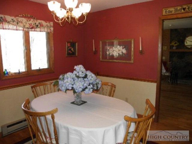 Image number 22 for the current listing