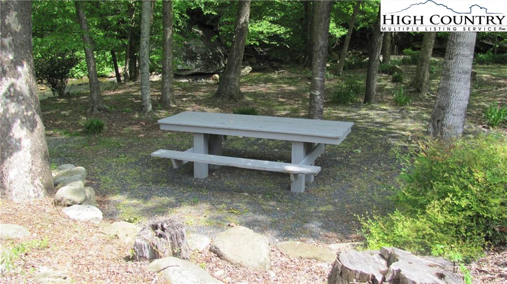 Image number 19 for the current listing