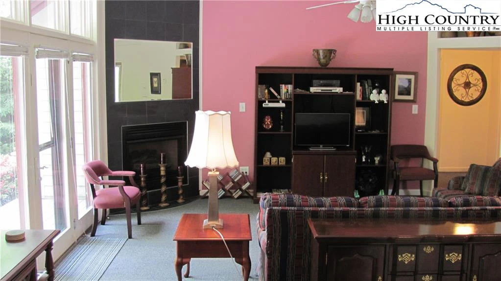 Image number 3 for the current listing