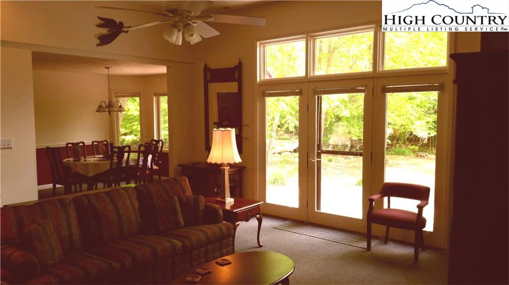 Image number 4 for the current listing