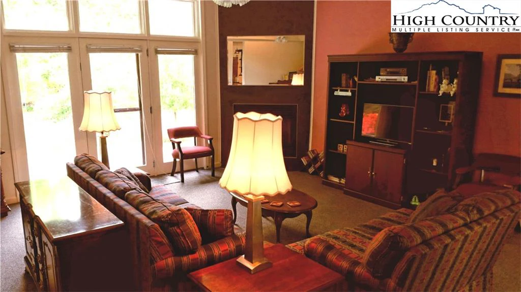 Image number 6 for the current listing