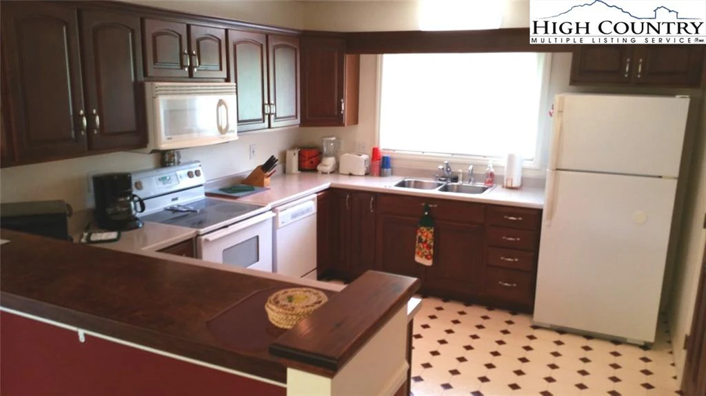 Image number 9 for the current listing