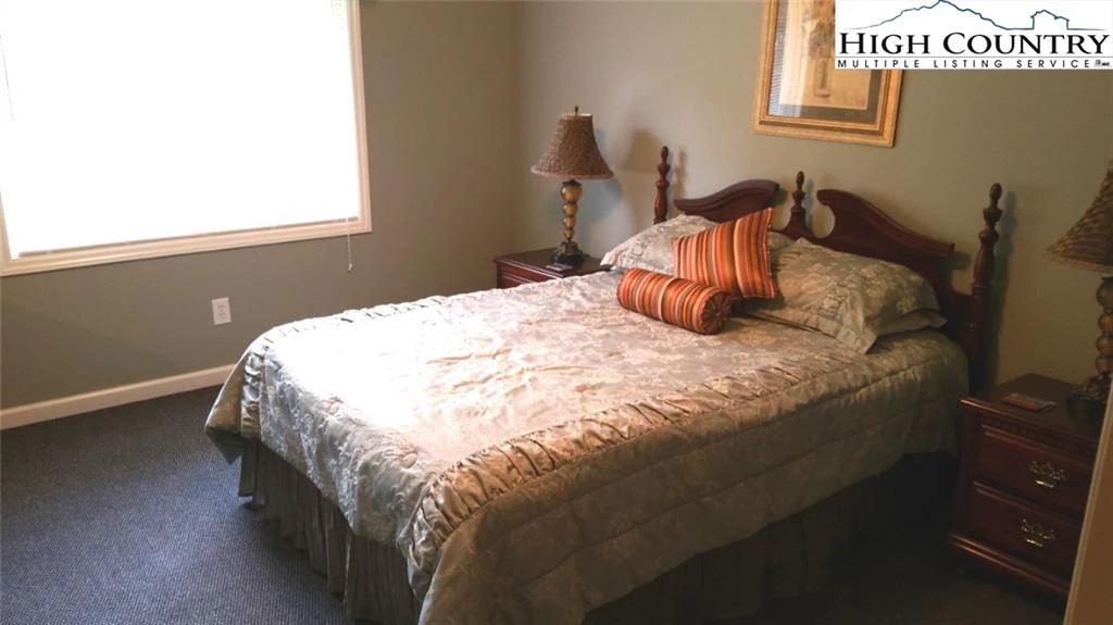 Image number 13 for the current listing