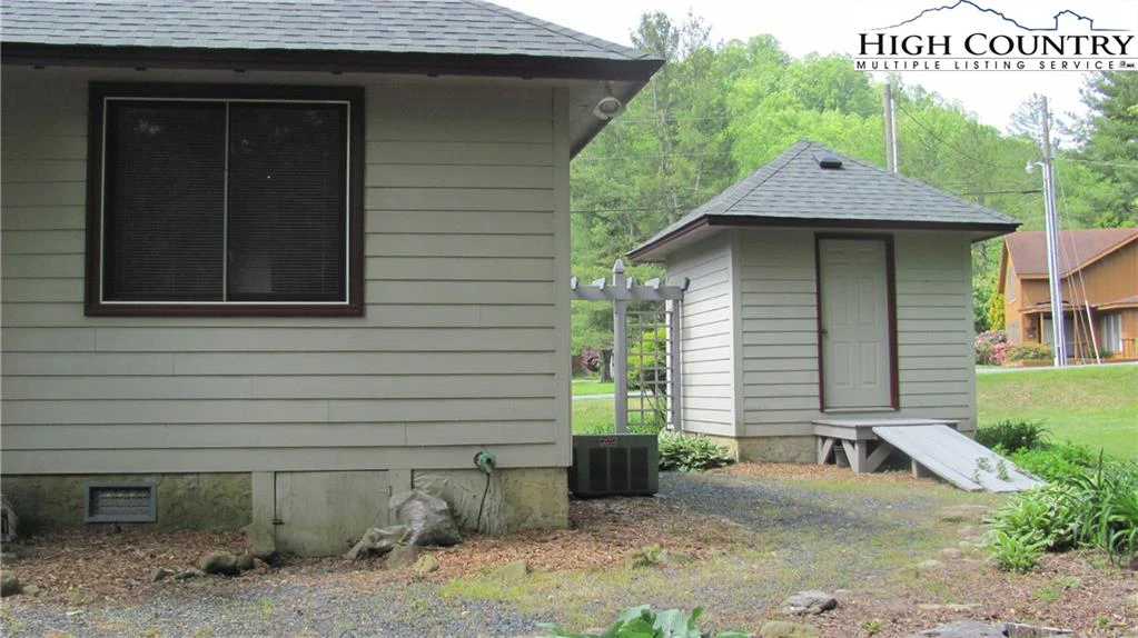 Image number 14 for the current listing