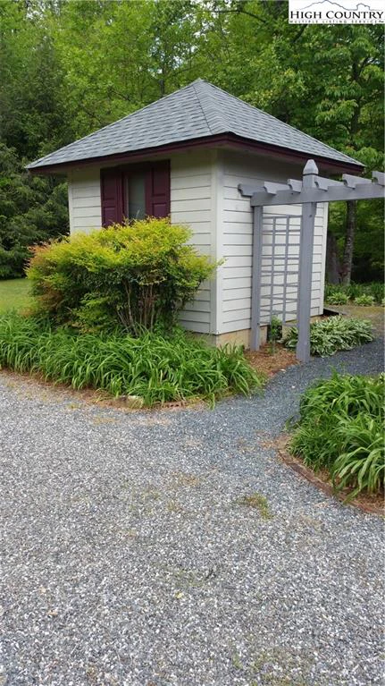 Image number 15 for the current listing