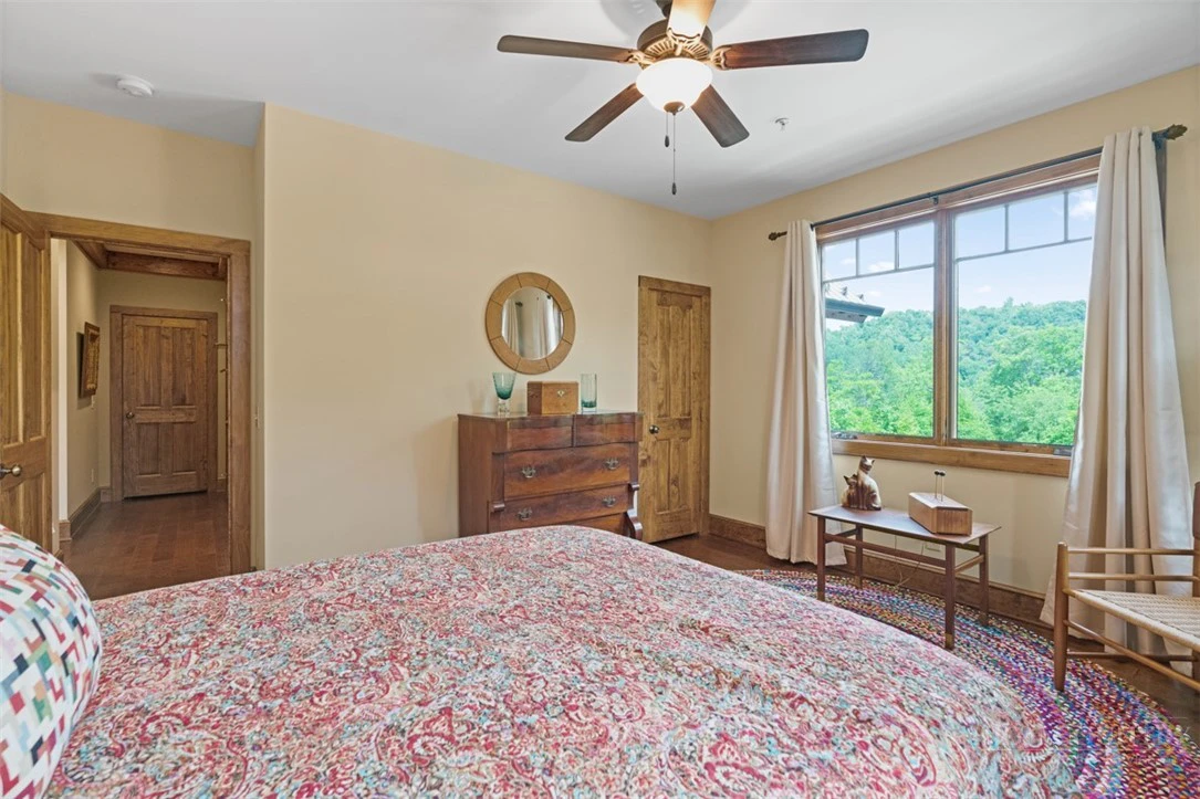 Image number 6 for the current listing