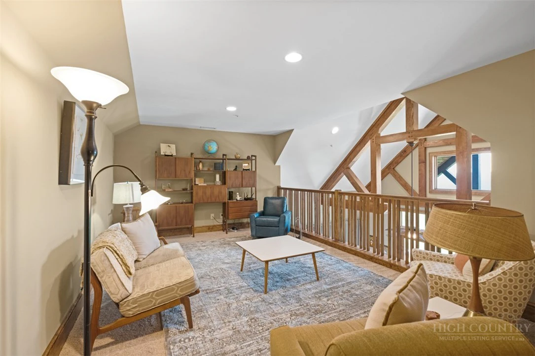 Image number 5 for the current listing
