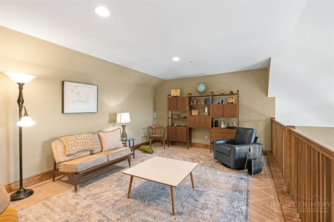 Image number 10 for the current listing