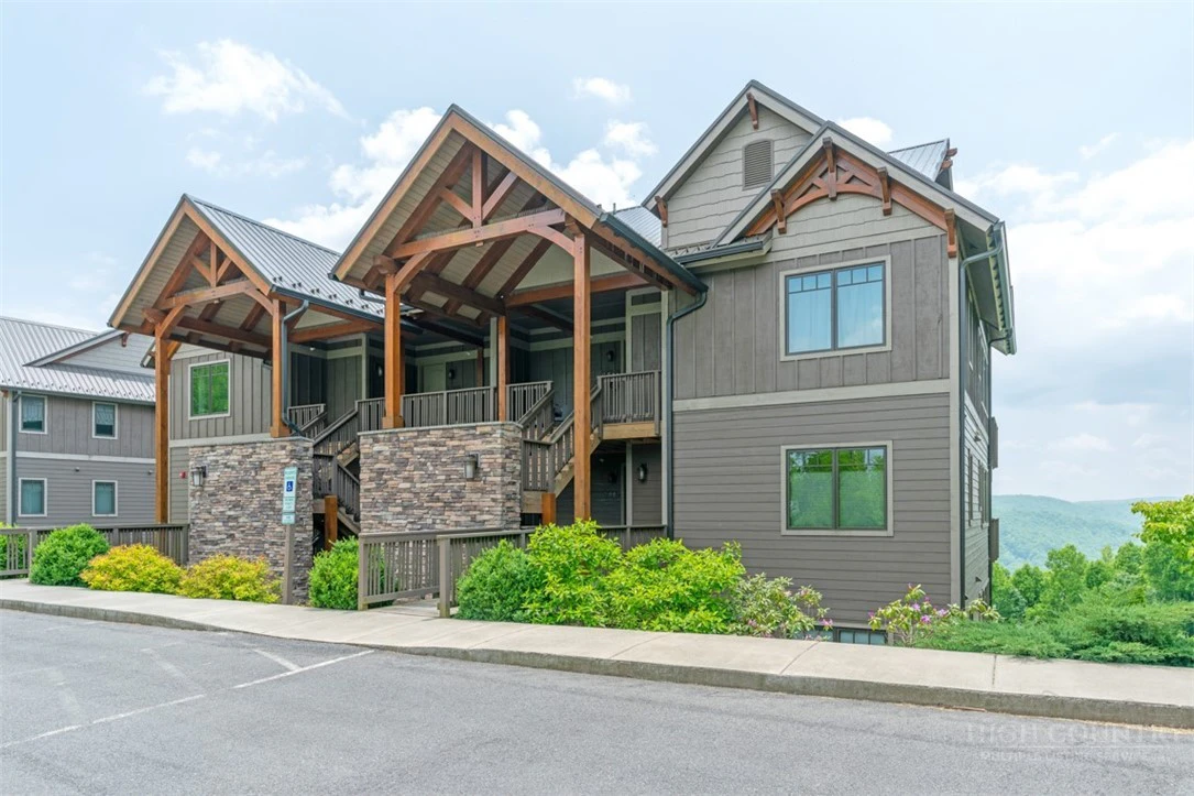 Image number 2 for the current listing