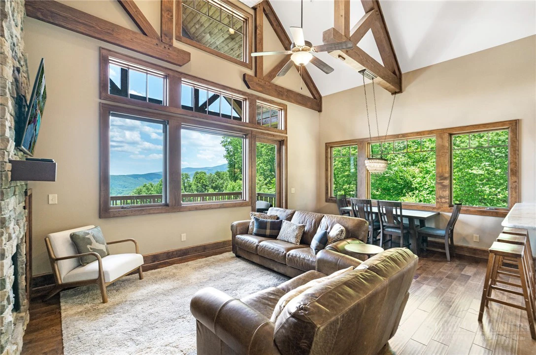 Image number 3 for the current listing