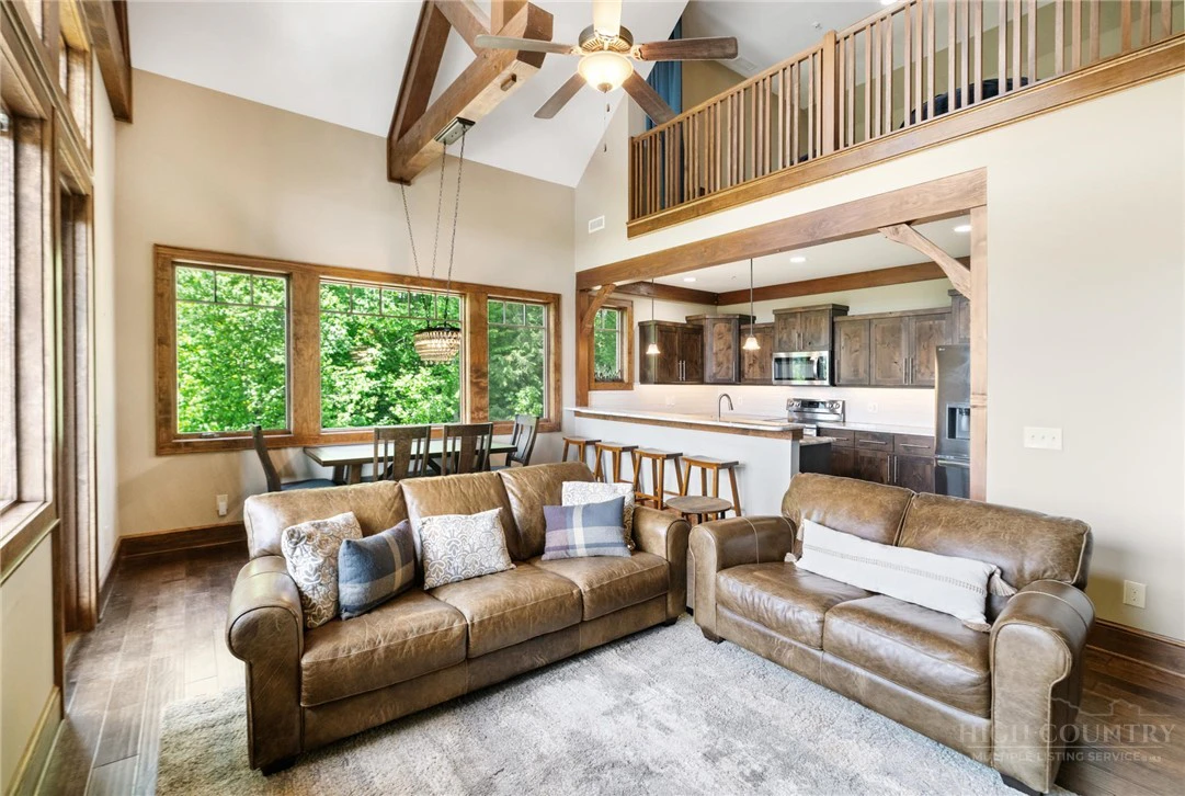 Image number 4 for the current listing