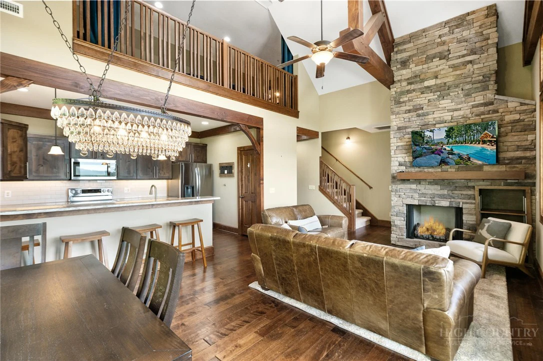 Image number 5 for the current listing