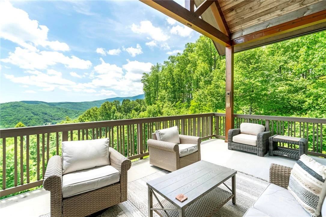 Image number 14 for the current listing