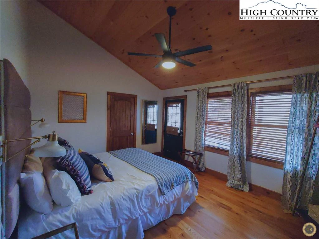 Image number 6 for the current listing