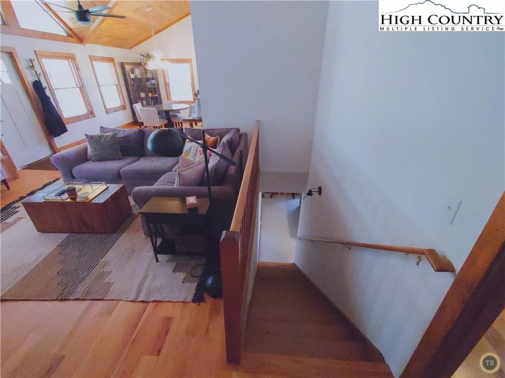 Image number 7 for the current listing