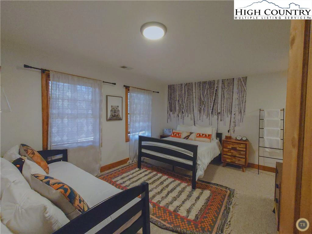 Image number 11 for the current listing