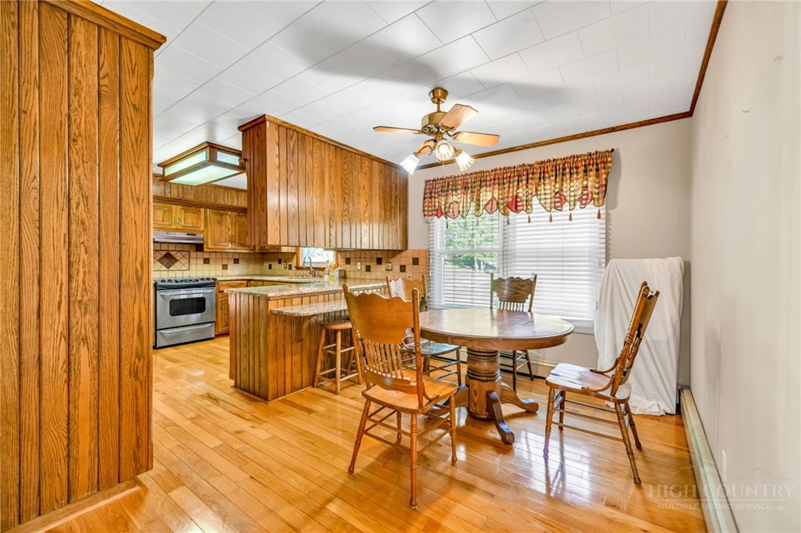 Image number 18 for the current listing