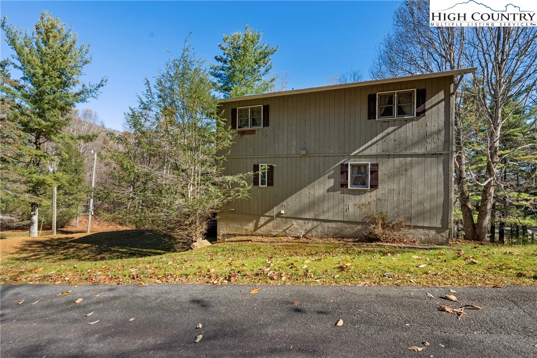 Image number 19 for the current listing