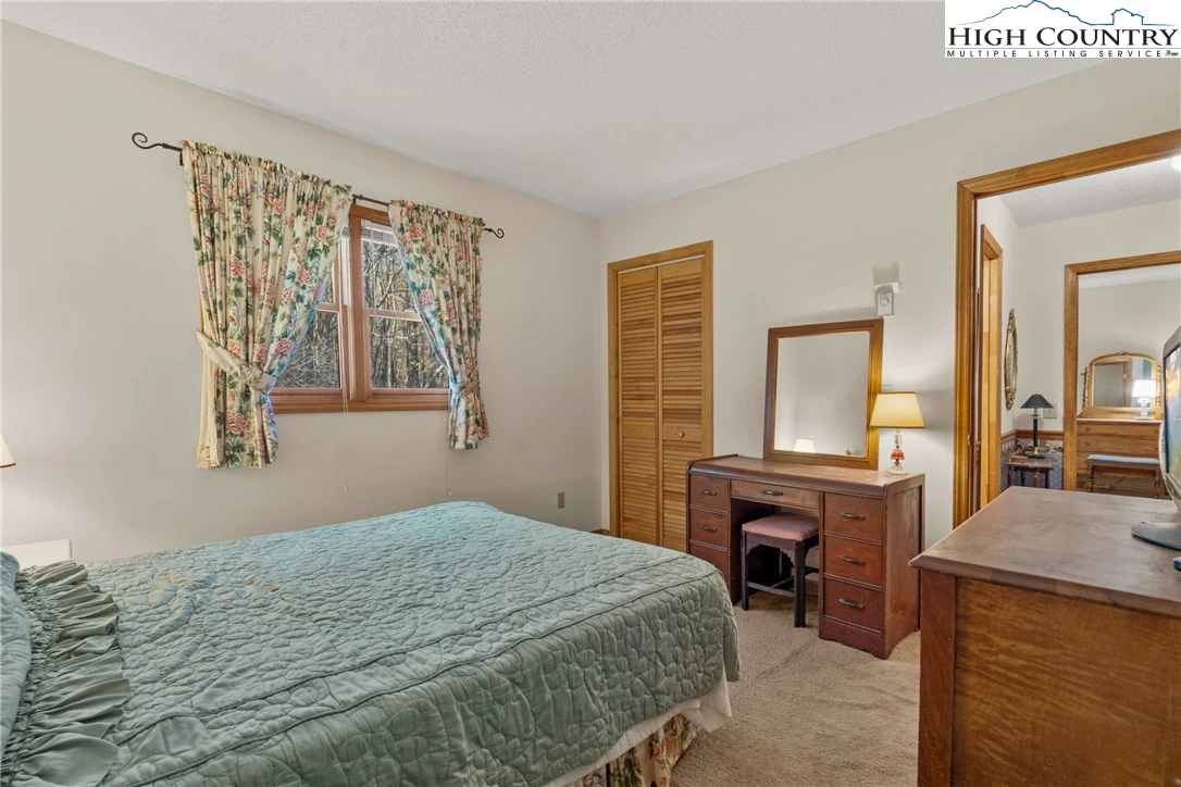 Image number 3 for the current listing
