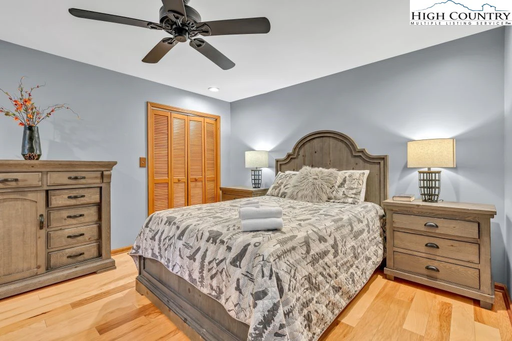 Image number 9 for the current listing