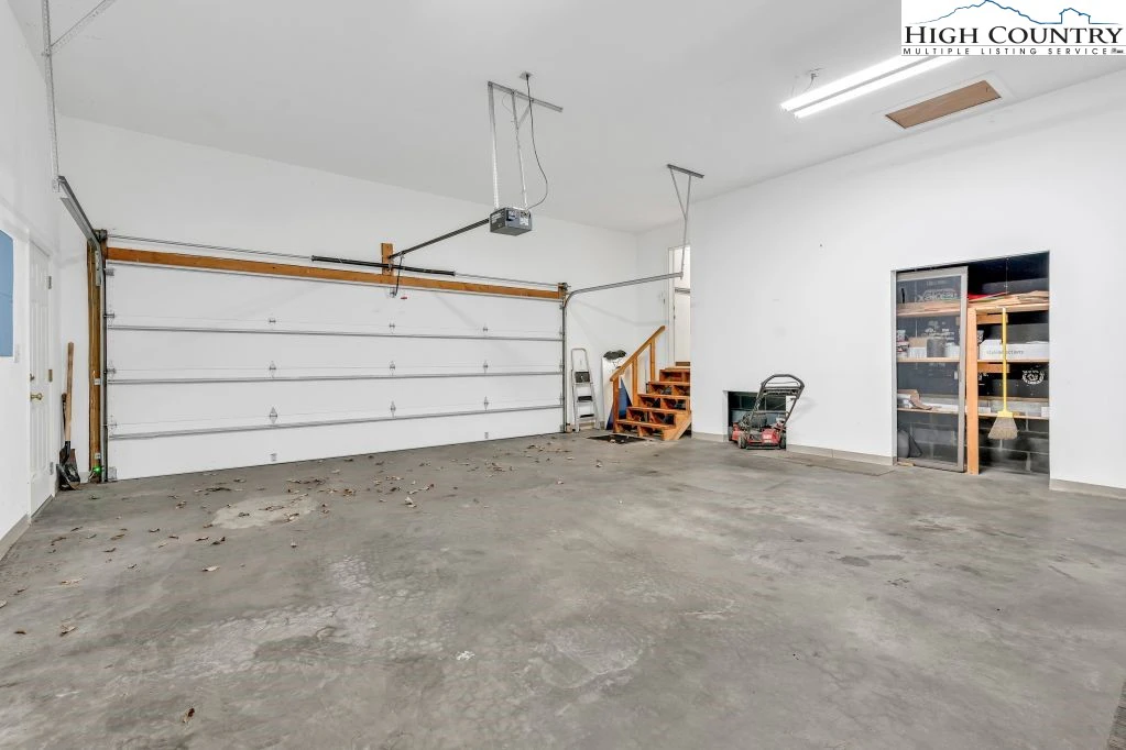Image number 20 for the current listing