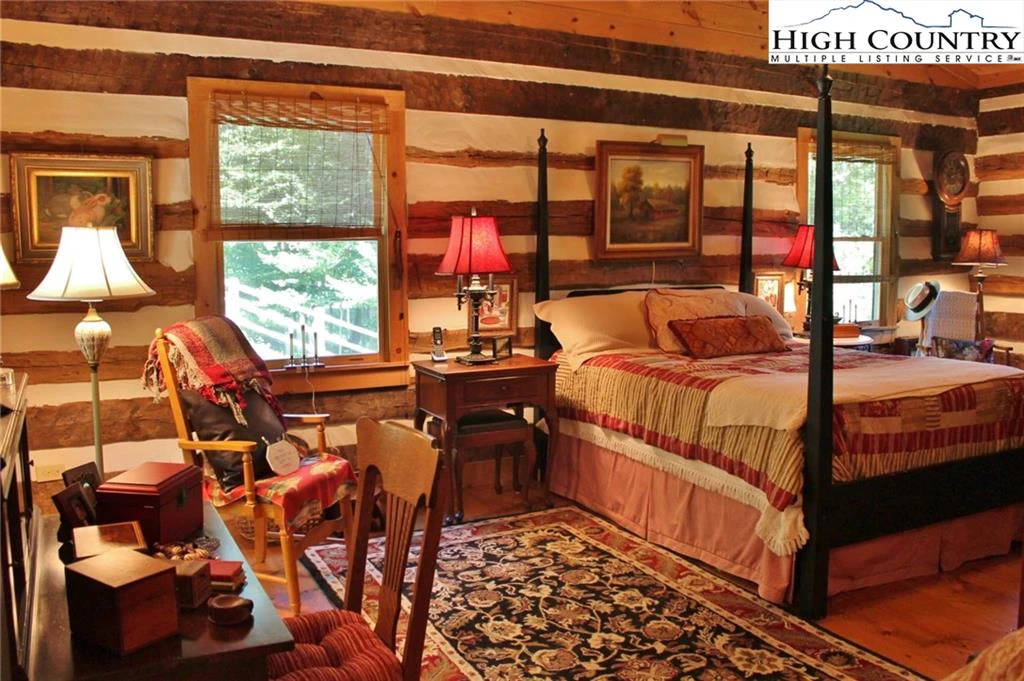 Image number 9 for the current listing